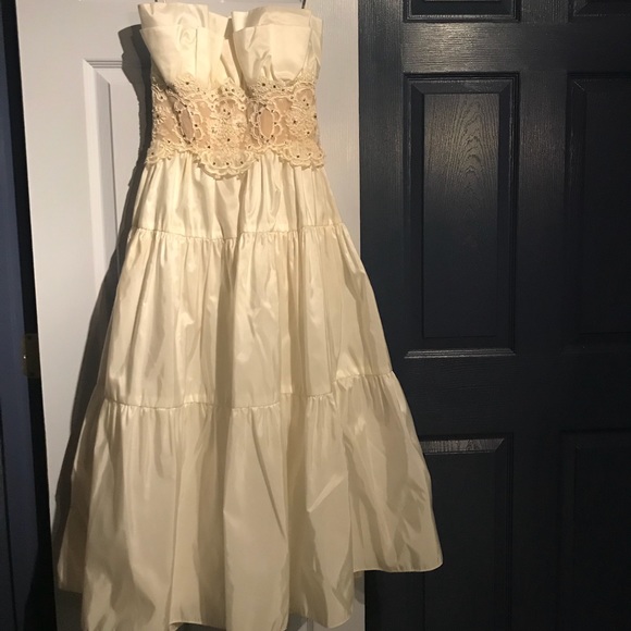 Dresses & Skirts - Vintage white & nude flower lace wedding dress